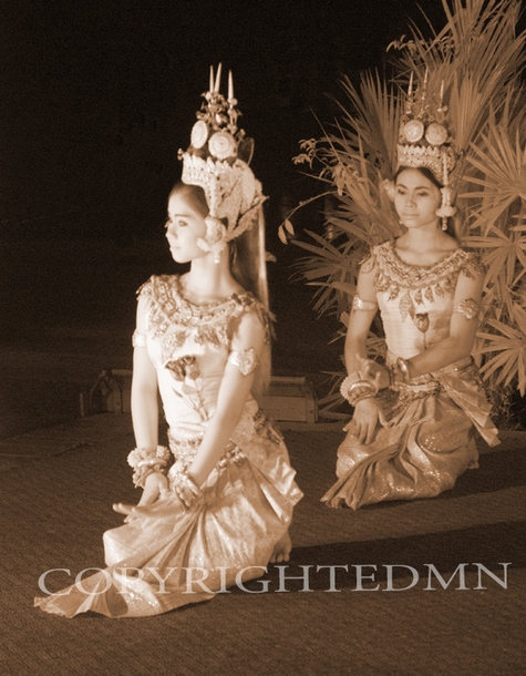 Two Dancers, Ho Chi Minh City, Vietnam 07 – Monotint