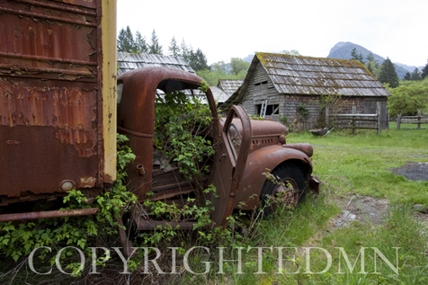 Old Truck & Barn, Washington St. 09 – color