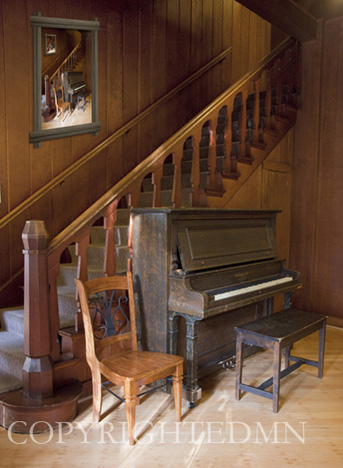 Piano & Chair, Washington St. 09 – color